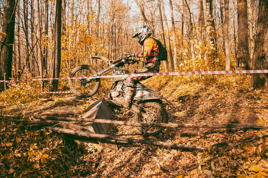 Aluminum vs Carbon vs Plastic (HDPE) Skid Plate for Enduro Motorcycles - Which is Better?